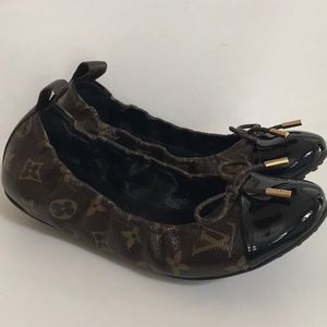 Women ballerina flats